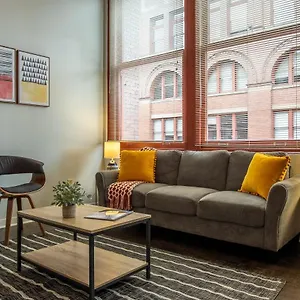  Apartment Frontdesk 300 Heinz St Apts